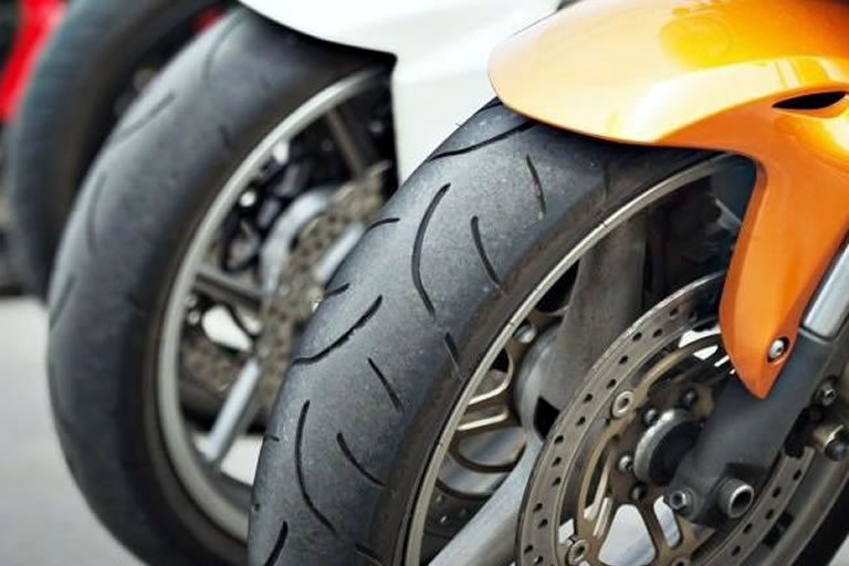 Tipos de neumáticos para motos